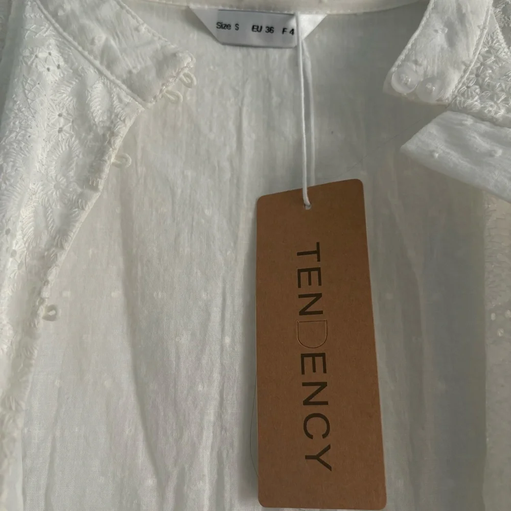 Chic Ivory Ruffle Blouse - Picture 3 of 5